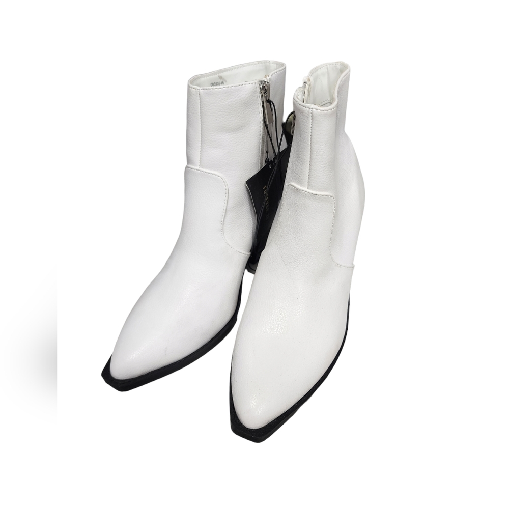 Forever 21 White Square Toed Boots Size 7.5